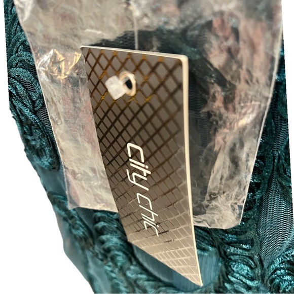 NWT Plus Size City Chic Emerald Green Soutache embroidered dress. - Picture 5 of 7